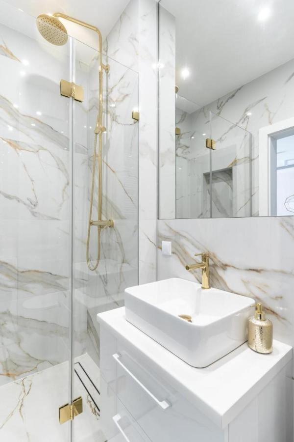 Apartament Mennica Residence - Golden Apartments - Comfortable And Stylish Варшава Экстерьер фото