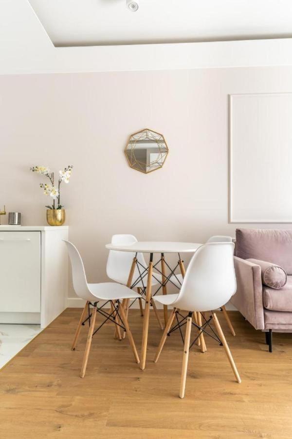 Apartament Mennica Residence - Golden Apartments - Comfortable And Stylish Варшава Экстерьер фото