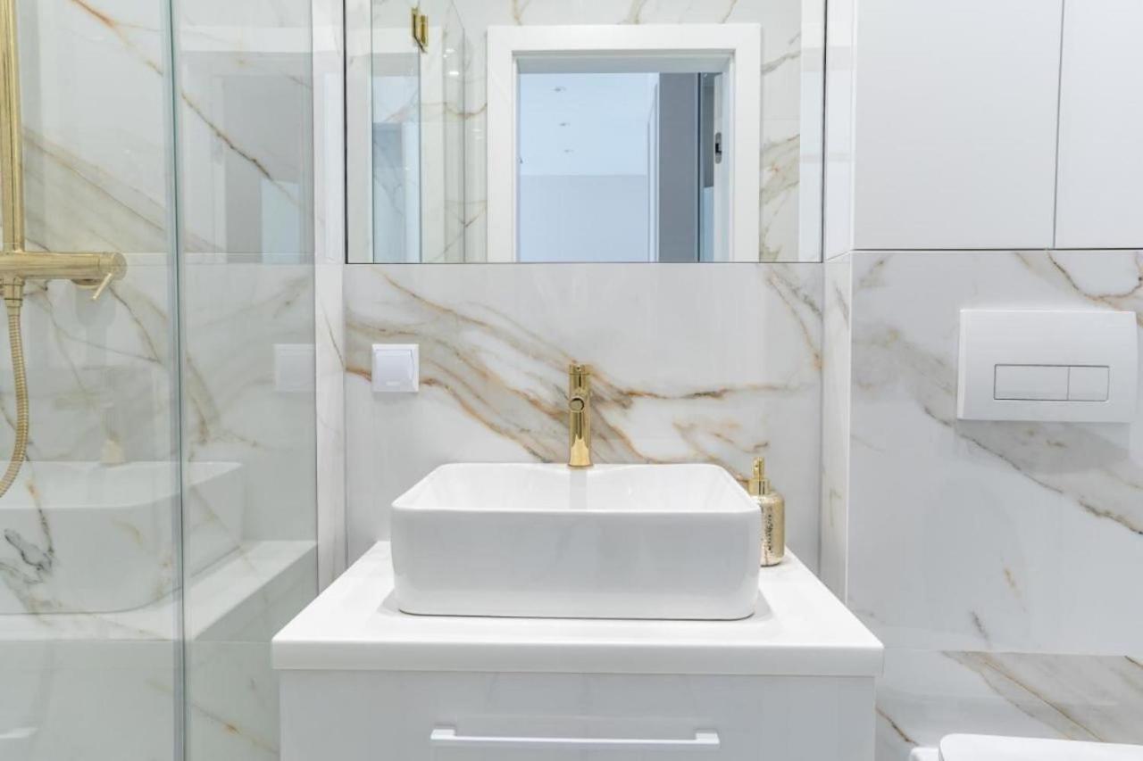 Apartament Mennica Residence - Golden Apartments - Comfortable And Stylish Варшава Экстерьер фото